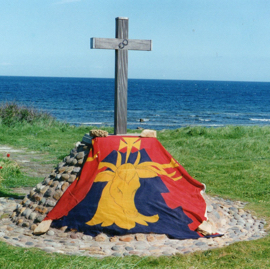 Flag of the Dandy Ninth over the memorial  at Skateraw.jpg